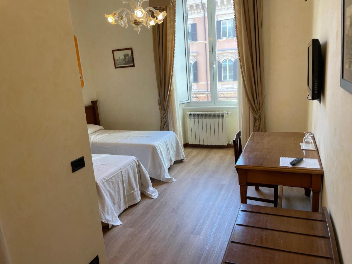 Le Petit Real Hotel Rome Bagian luar foto