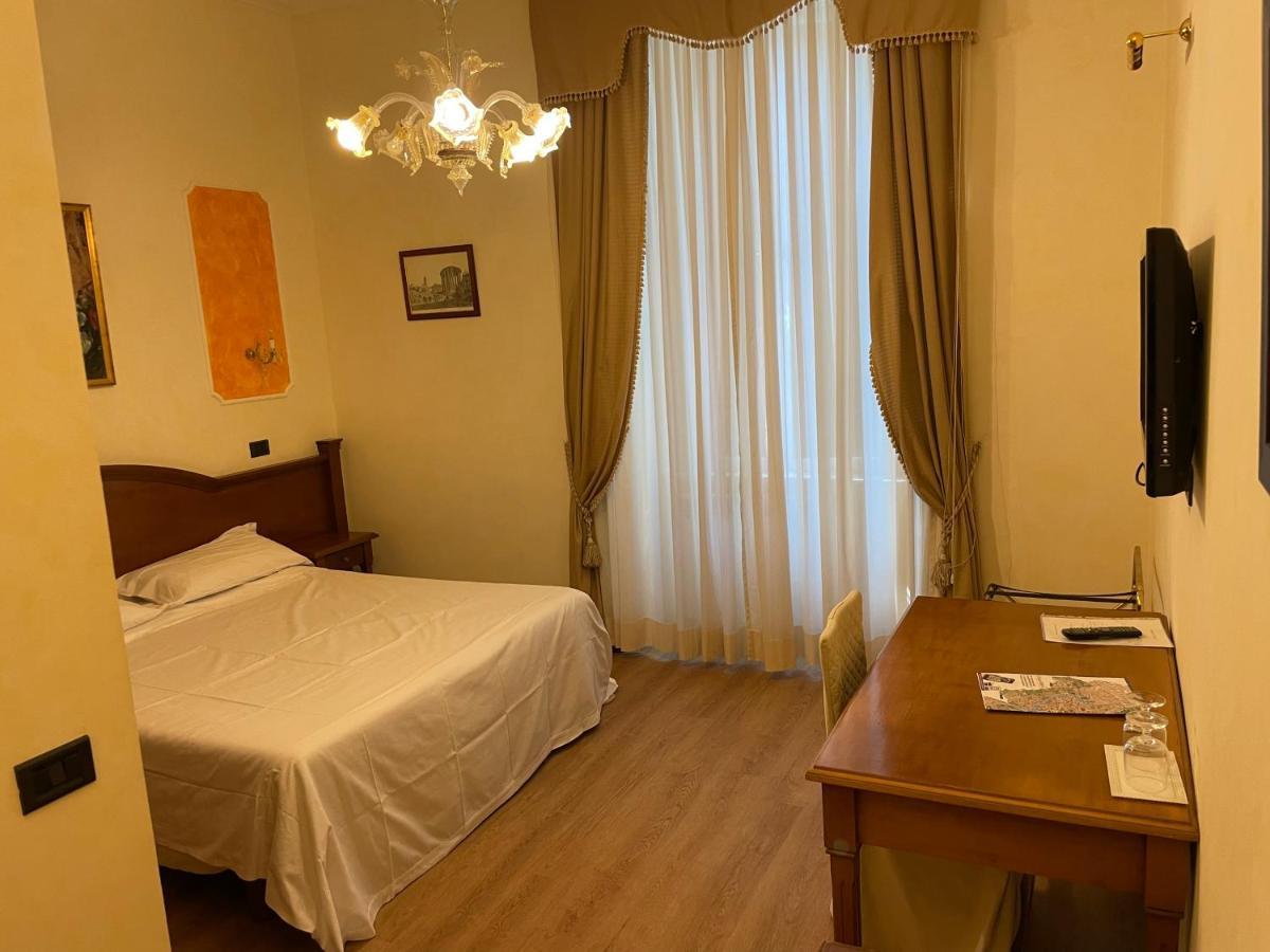 Le Petit Real Hotel Rome Bagian luar foto